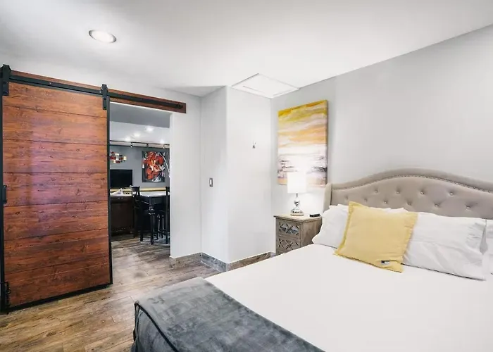 Cuvee - 2 Units - Mins To Entertainment District Holiday home *