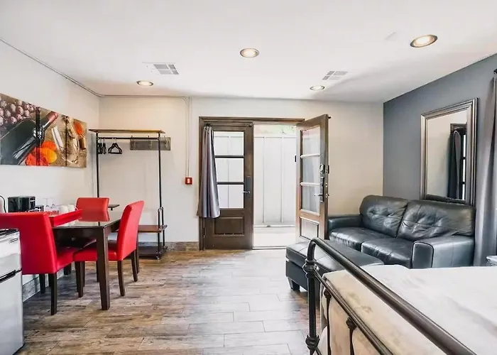 Holiday home Cuvee - 2 Units - Mins To Entertainment District *